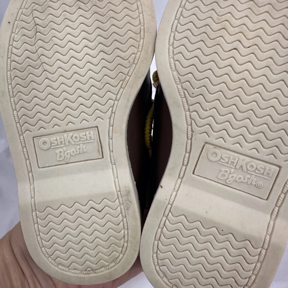 Oshkosh loafers size 5 children’s